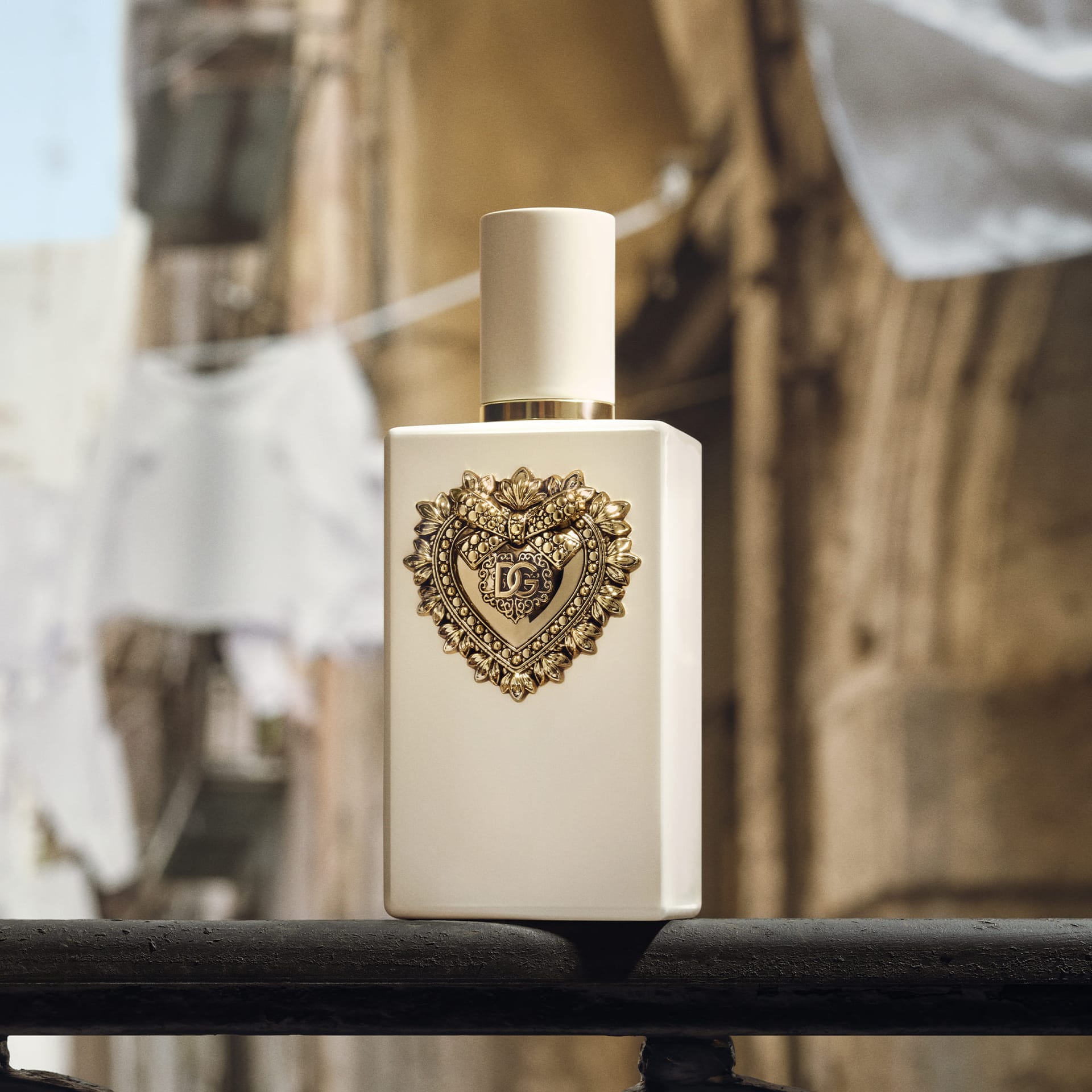 Парфюмерная вода интенсивная Dolce & Gabbana Your Devotion - фото 7
