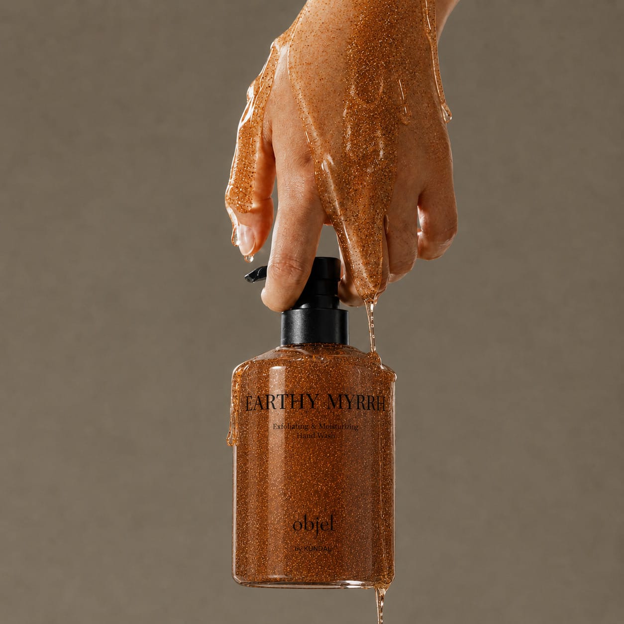 Отшелушивающее жидкое мыло для рук Objet By Kundal Exfoliating & Waterfull Hand Wash Earthy Myrrh, 300 мл - фото 2