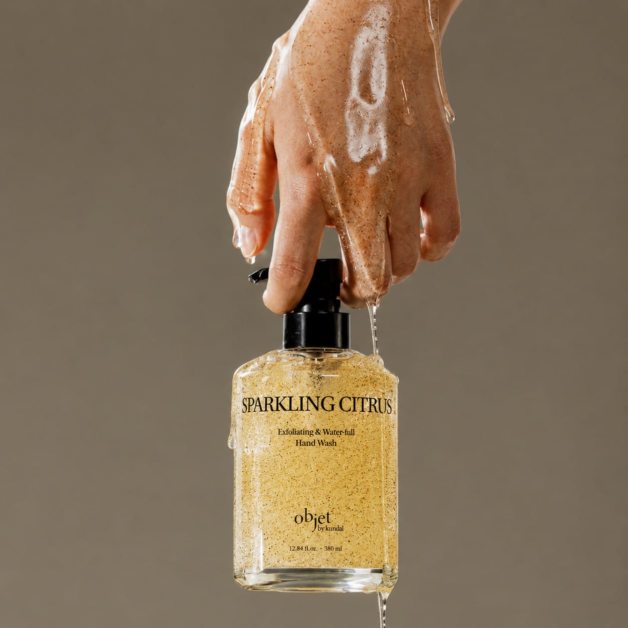 Отшелушивающее жидкое мыло для рук Objet By Kundal Exfoliating & Waterfull Hand Wash Sparkling Citrus, 300 мл - фото 2