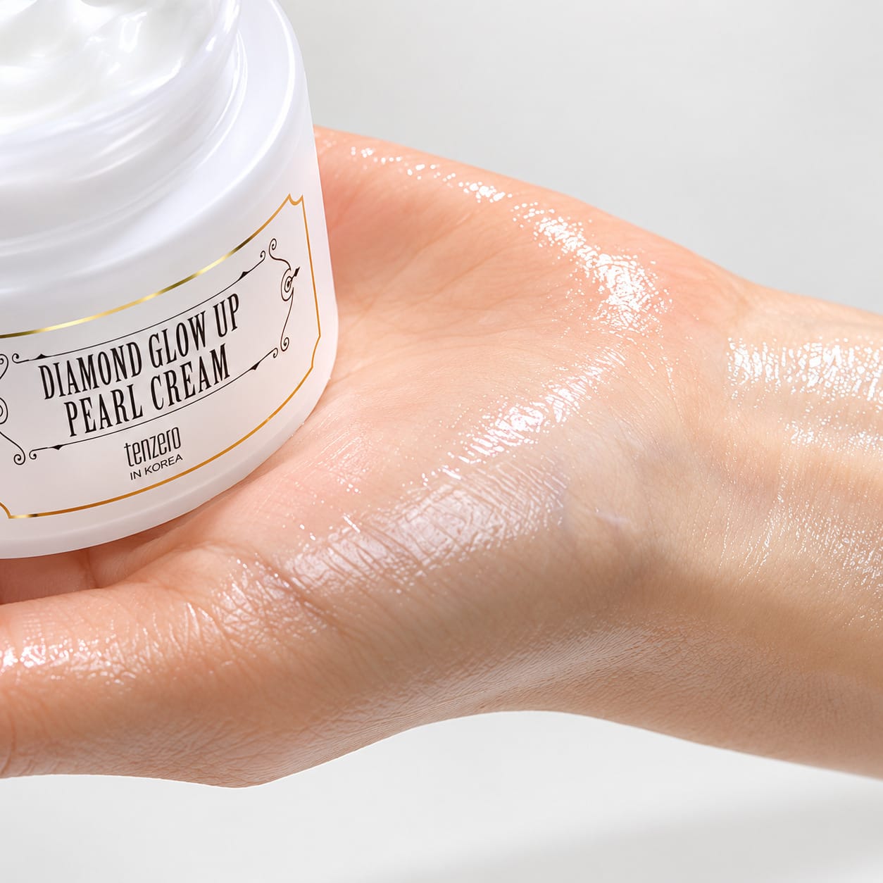 Выравнивающий тон, увлажняющий крем для сияния кожи лица Tenzero Diamond Glow Up Cream, 80 г - фото 3